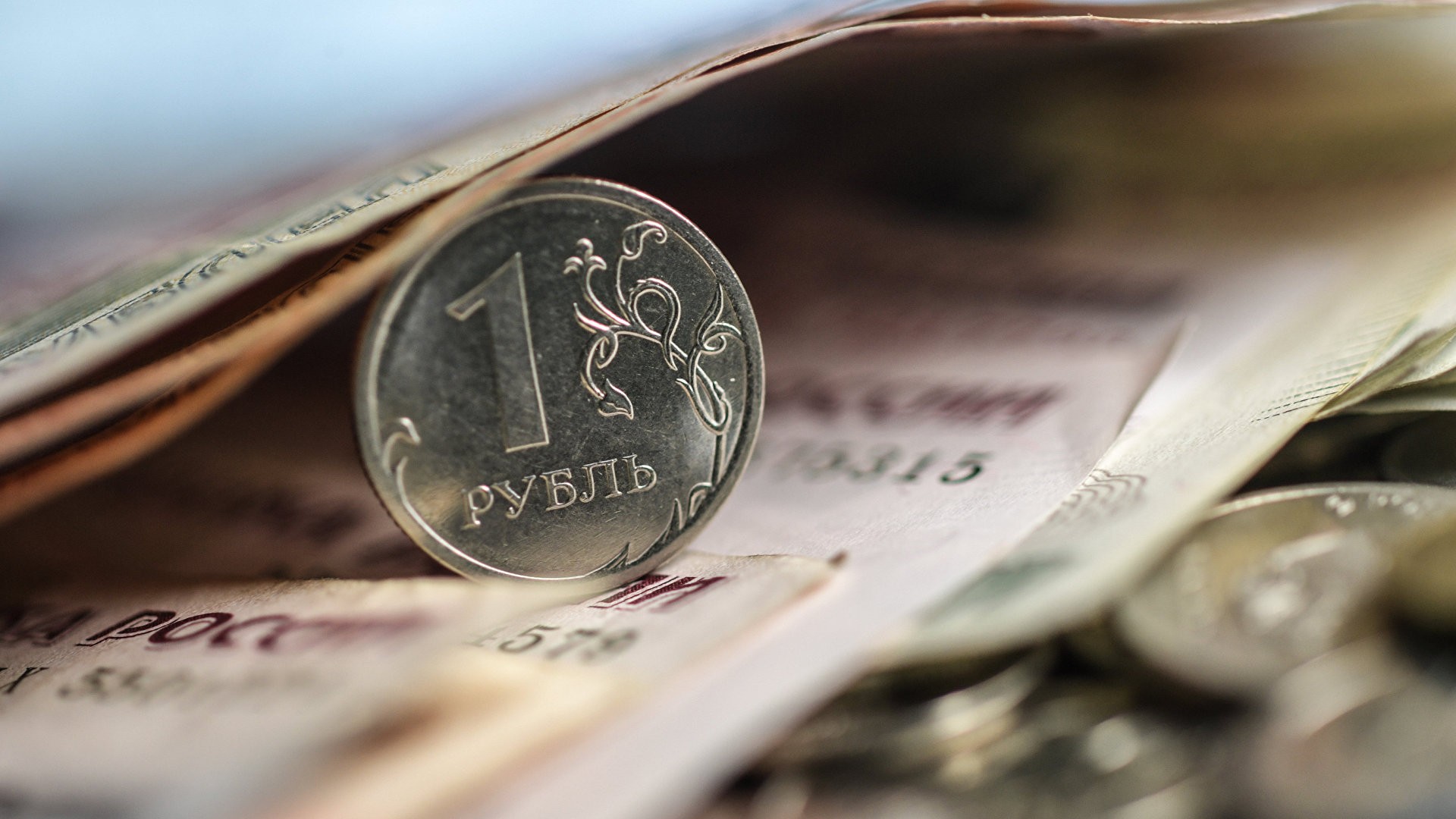 Спрос банков на ликвидность в пятницу по итогам трехдневного аукциона РЕПО - 1,99 триллиона рублей