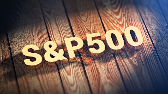 Уолл-стрит: S&P 500 возвращается к уровню 4500