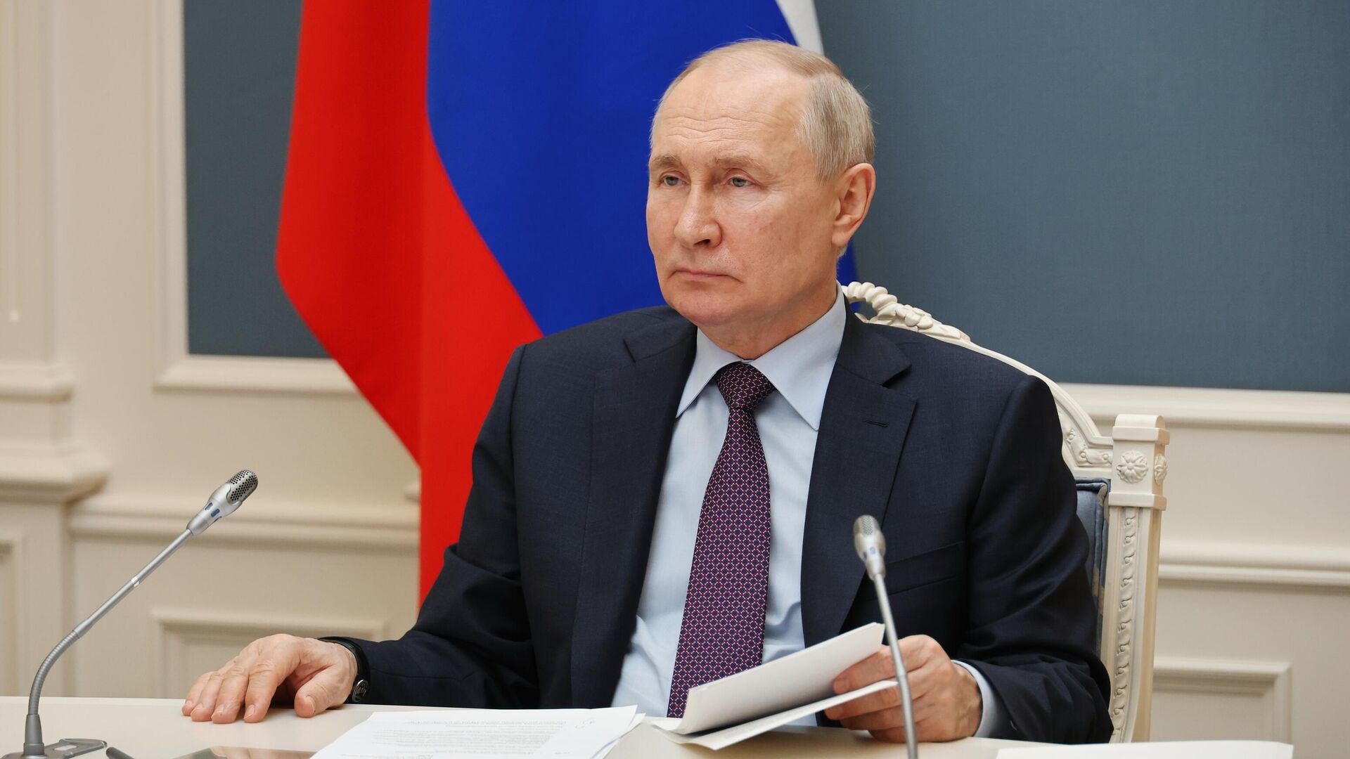 Путин поручил правительству принять меры по привлечению частных средств в МТК "Север — Юг"