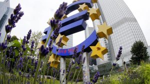 ЕЦБ повысил базовую процентную ставку до рекордных 4,5 процента годовых